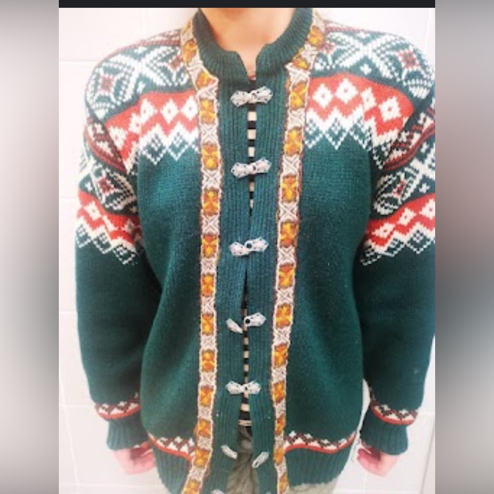 This is a vintage 90s Eddie Bauer Nordic wool blend cardigan sweater in green - Picture 6 of 8